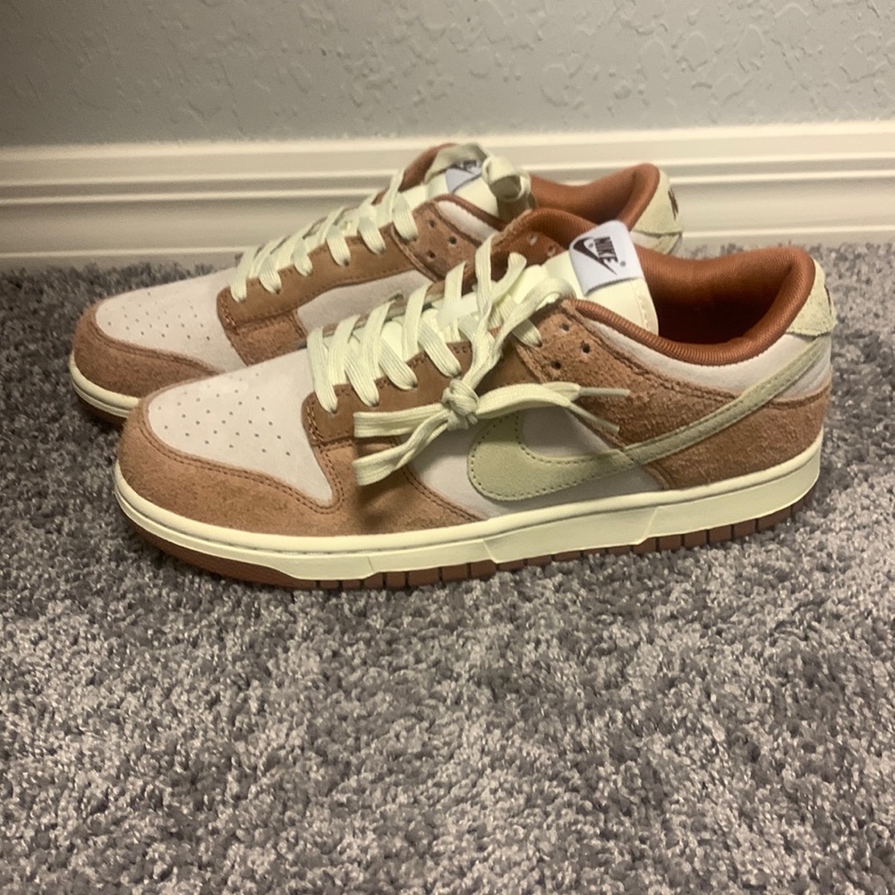 NIKE DUNK LOW SAIL/MEDIUM CURRY
